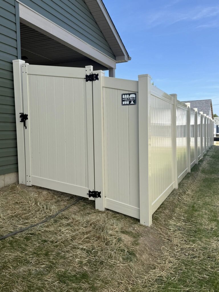 Lafayette Vinyl Fences | Doin' It Wells