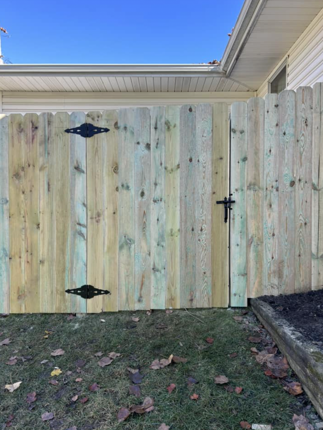 Lafayette Metal Post Fences | Doin' It Wells